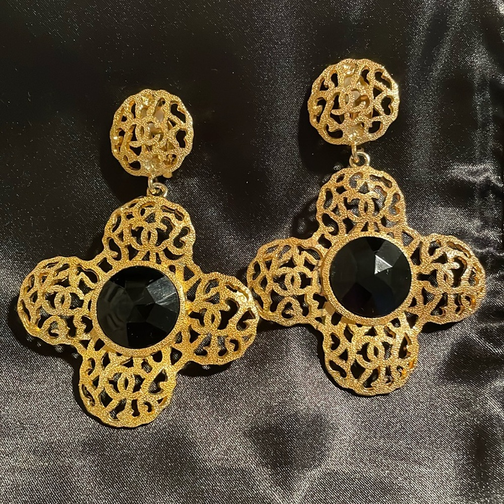 Vintage Gold Filigree Gaudy Clip-On Earrings